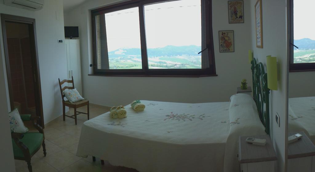 Bed And Breakfast San Martino Castignano Room photo